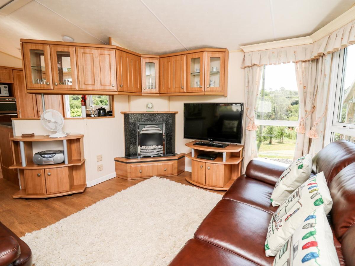 The Lodge Llanelli Ngoại thất bức ảnh